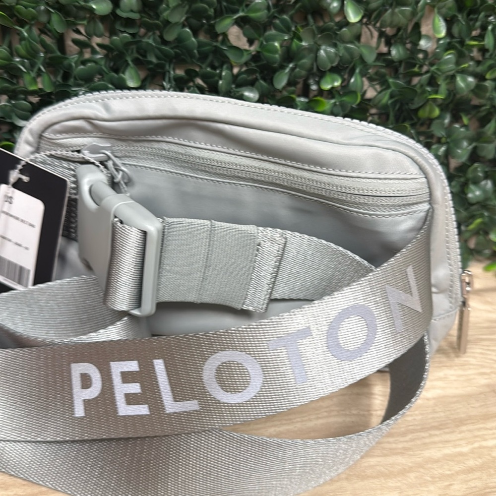 PELOTON LULULEMON EVERYWHERE BELT BAG BAG - MINT GREEN - Picture 2 of 5